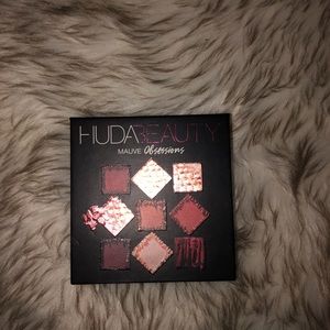 Huda Beauty Mauve Obsessions